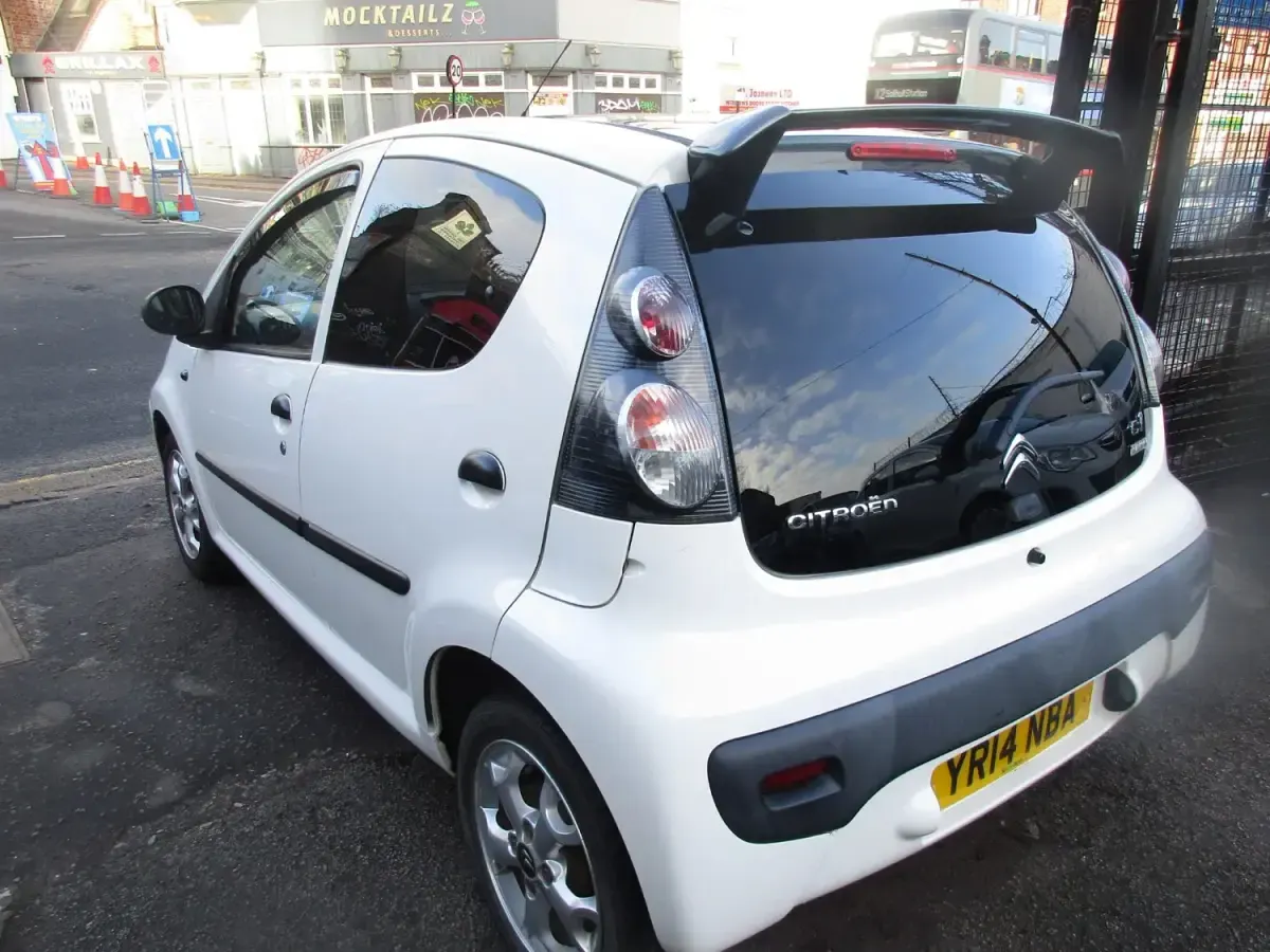 Usado Citroën C1 Platinum 68 HP (50 kW) 2014 Branco Citadino