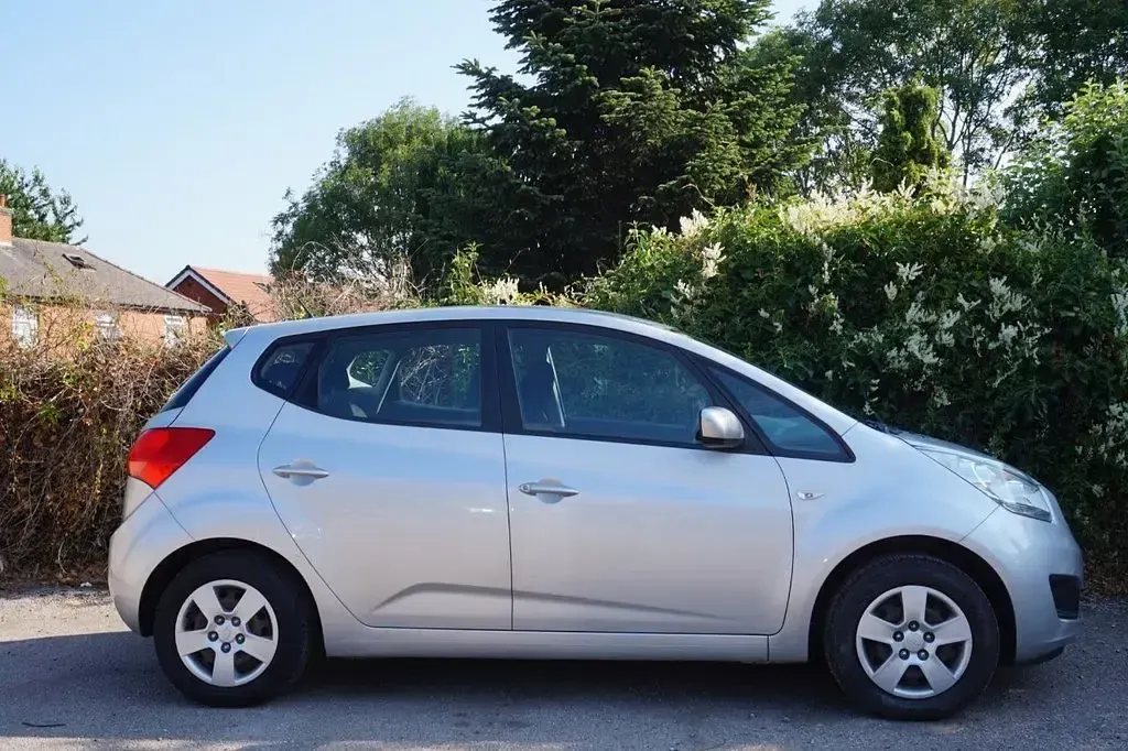 Used Kia Venga 89 HP (65 kW) 2012 Silver Hatchback