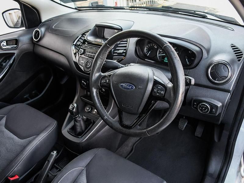 Used Ford Ka Zetec 69 HP (50 kW) 2017 White Sedan