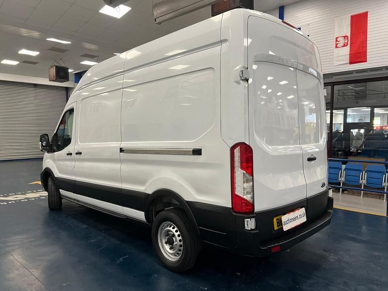 Usado Ford Transit 130 HP (95 kW) 2022 Branco Van