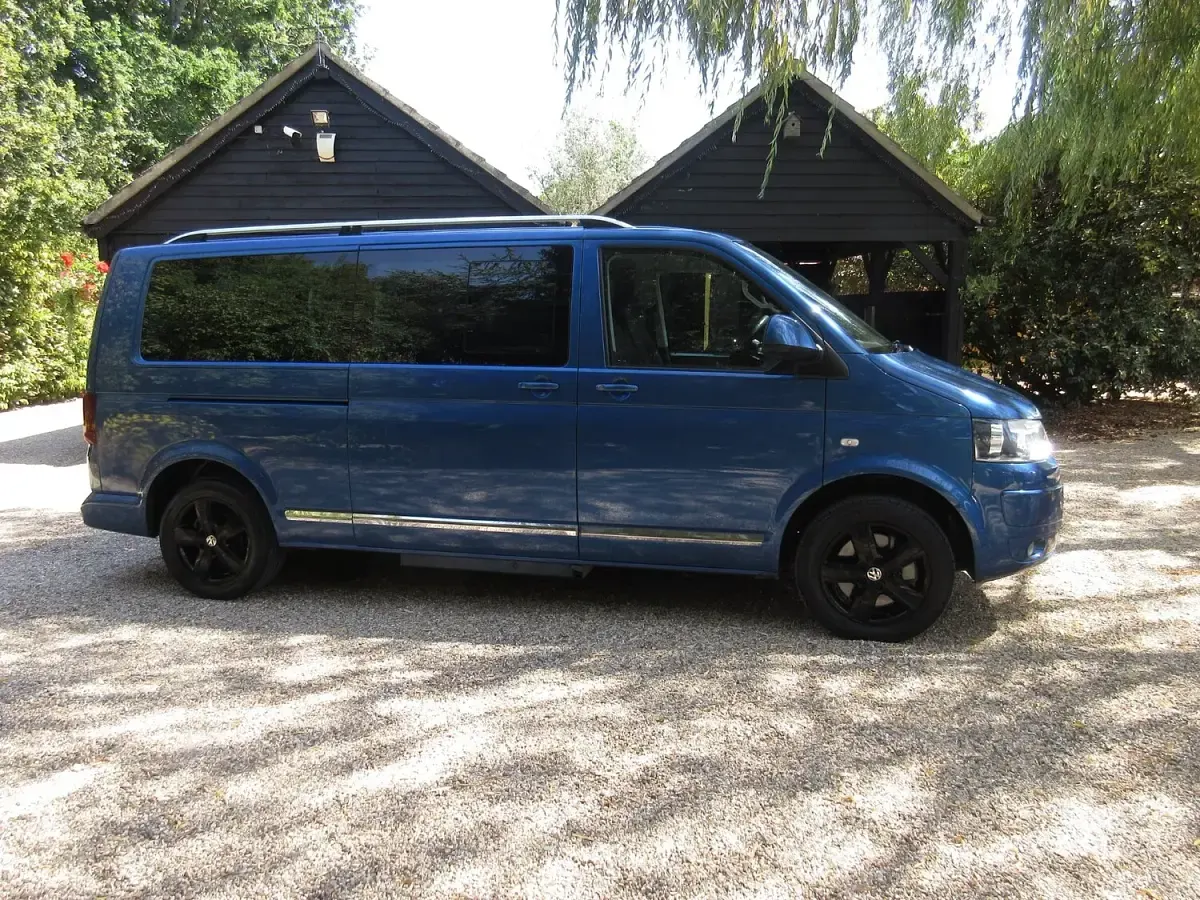 Used VW Caravelle SE 140 HP (102 kW) 2014 Blue Van