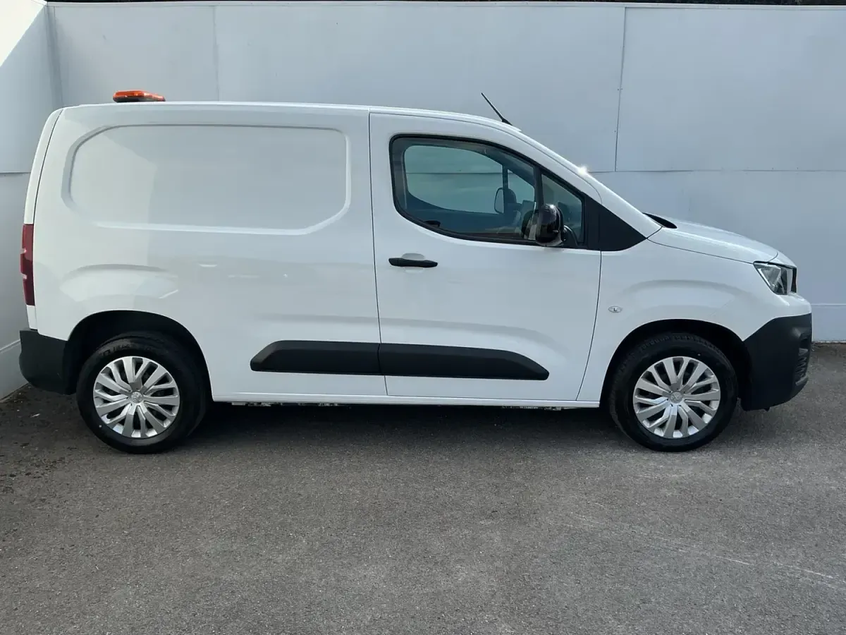 Used Peugeot Partner Premium 2022 Pink MPV