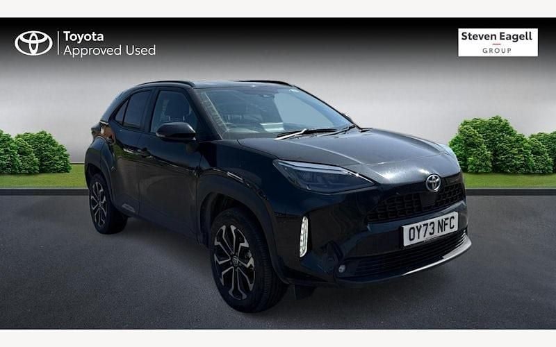 Used 2025 Toyota Yaris Hybrid Design Estate | £21,539 (Good price) - Image 1/4