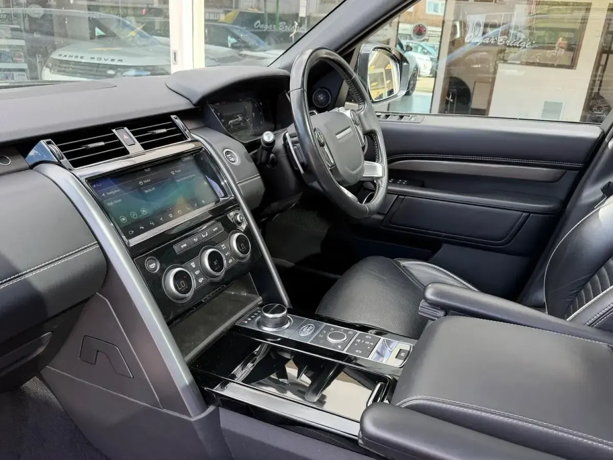 Used Land Rover Discovery 5 HSE 2019 Black SUV
