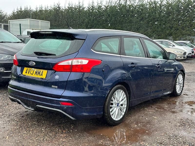 Używany Ford Focus Zetec 125 KM (91 kW) 2013 Niebieski Kombi