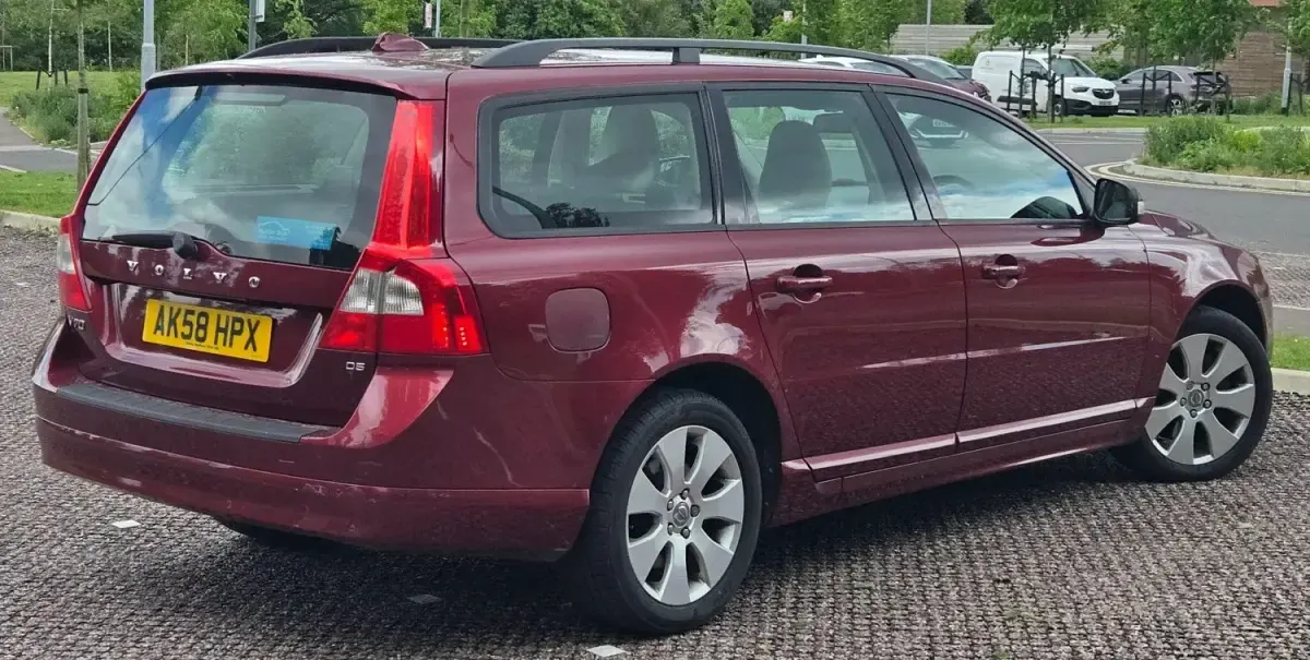 Used Volvo V70 SE 2008 Red Estate