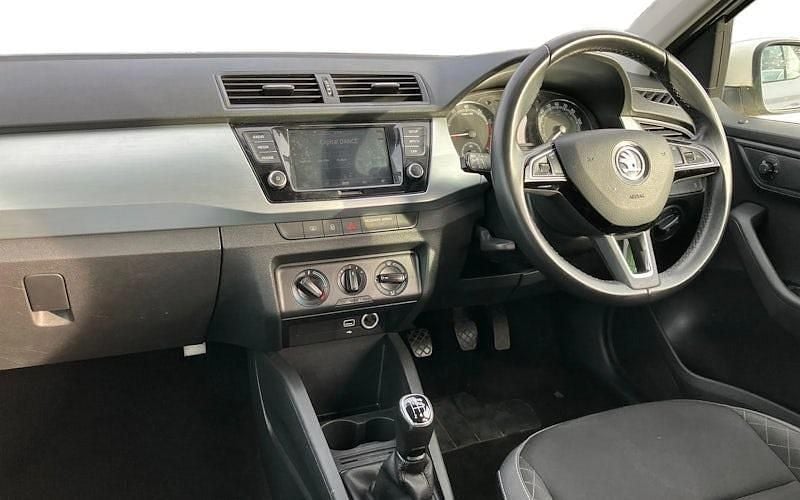 Used Skoda Fabia SE 75 HP (55 kW) 2019 White Hatchback
