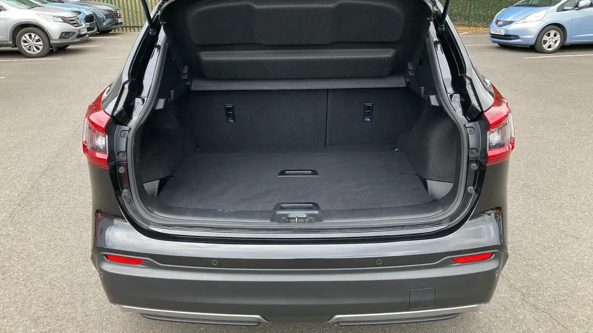 Used Nissan Qashqai N-Connecta 160 HP (117 kW) 2019 Black SUV