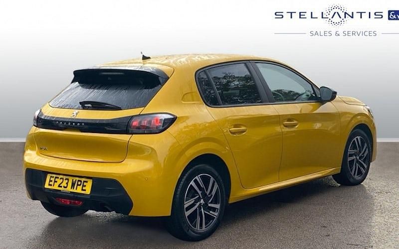 Used Peugeot 208 Active+ 75 HP (55 kW) 2023 Yellow Hatchback