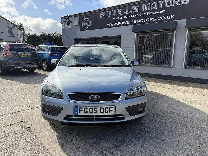 Used Ford Focus Zetec 110 HP (80 kW) 2005 Blue Hatchback