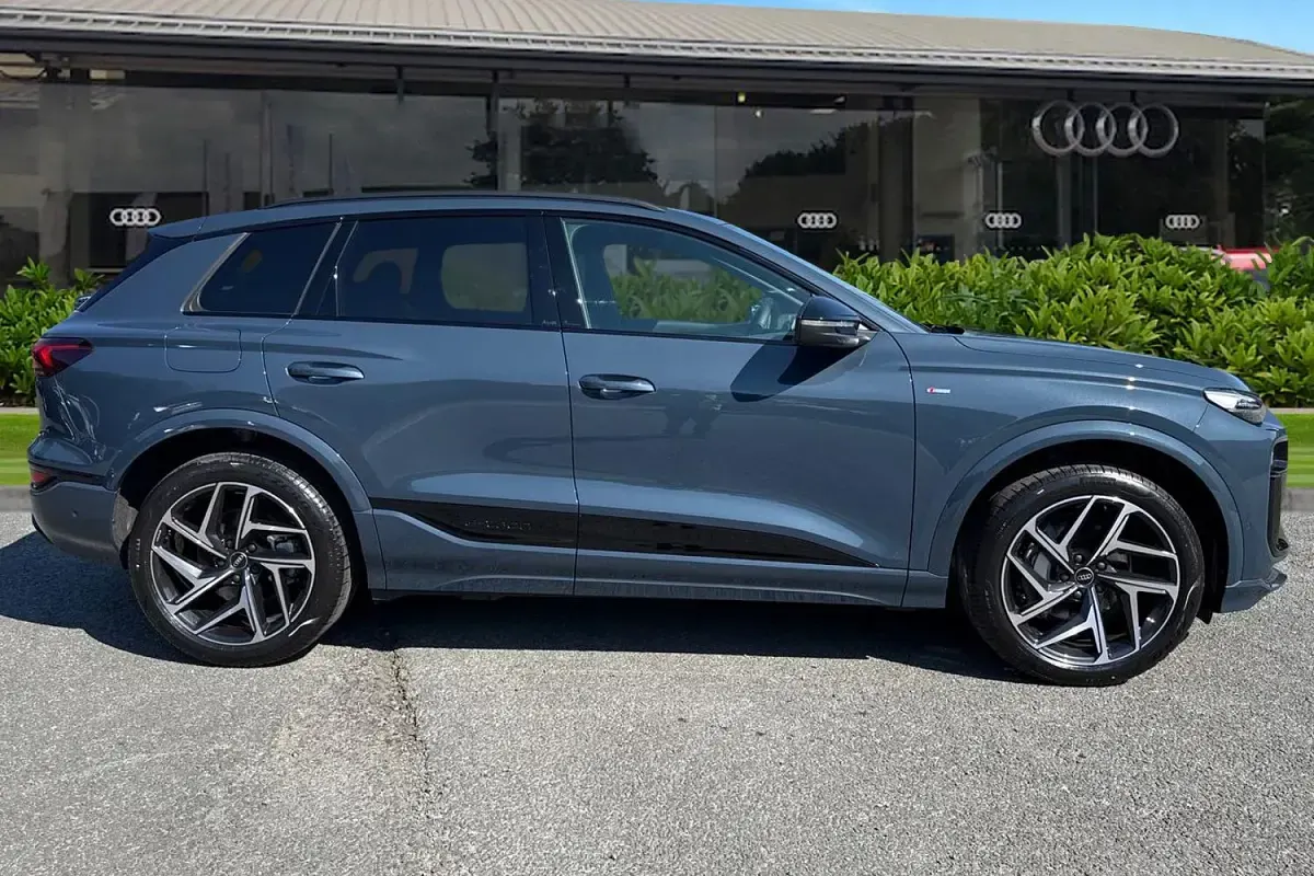 New Audi Q6 e-tron Black Edition 284 kW (387 HP) 2026 Blue SUV