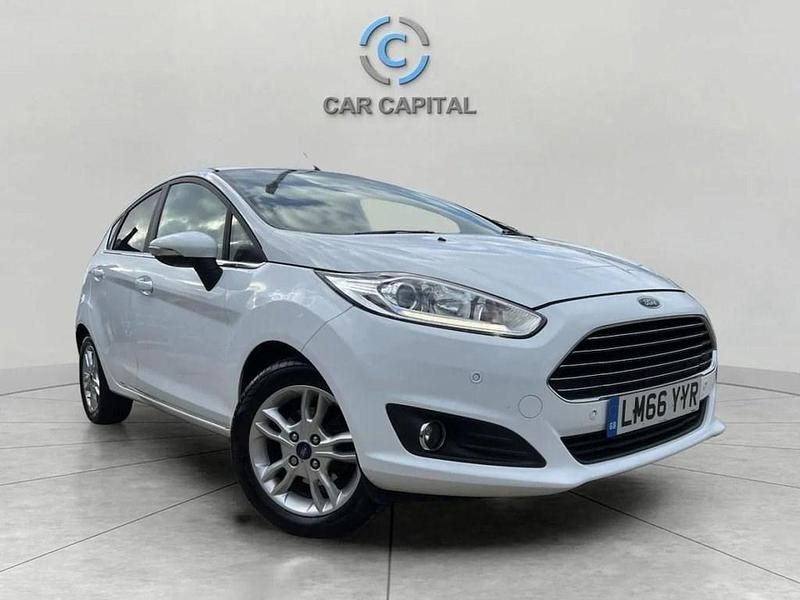 Used Ford Fiesta Zetec 100 HP (73 kW) 2017 White Hatchback