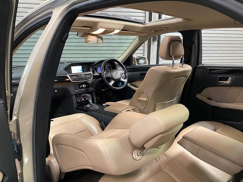 Begagnad Mercedes E220 Avantgarde 168 HK (123 kW) 2011 Beige Sedan