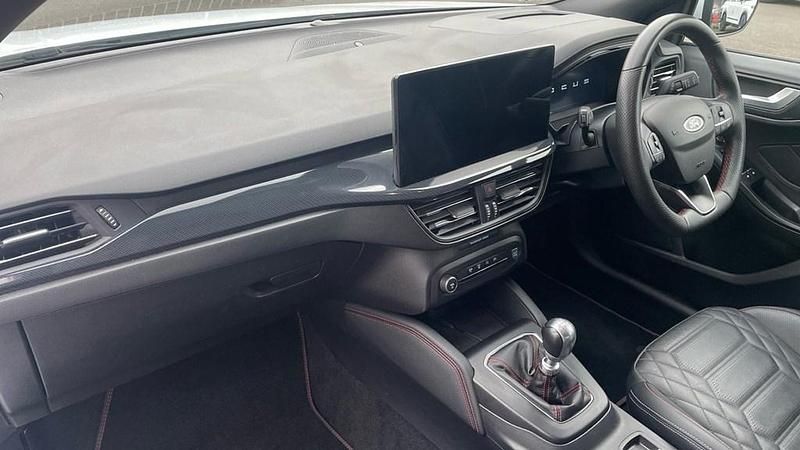 Used Ford Focus ST-Line X 155 HP (114 kW) 2023 White Hatchback