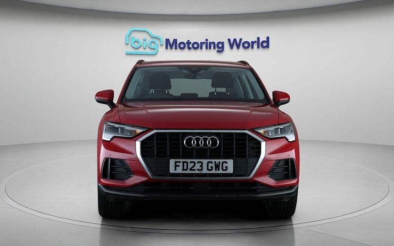 Begagnad Audi Q3 150 HK (110 kW) 2023 Röd SUV