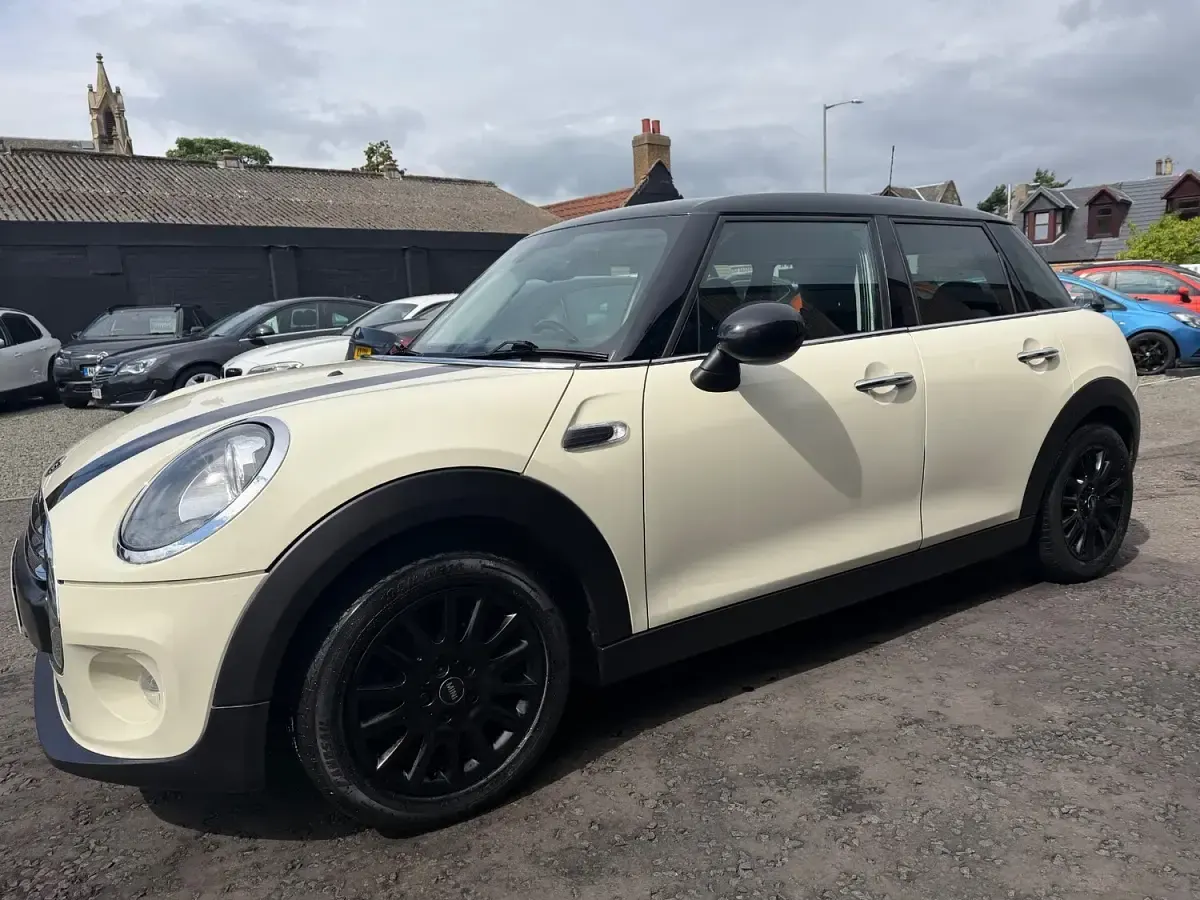 Used Mini Cooper Hatch 2015 White Hatchback