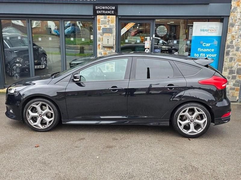 Used Ford Focus ST 250 HP (183 kW) 2017 Black Hatchback