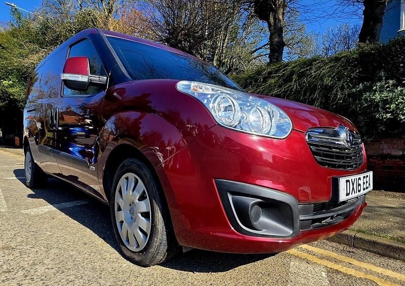 Used Vauxhall Combo Sportive 105 HP (77 kW) 2016 Red MPV