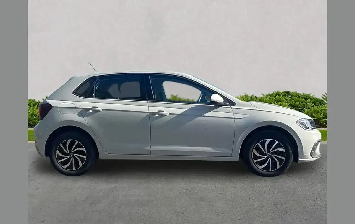 Usado VW Polo Life 80 HP (58 kW) 2024 Cinzento Citadino
