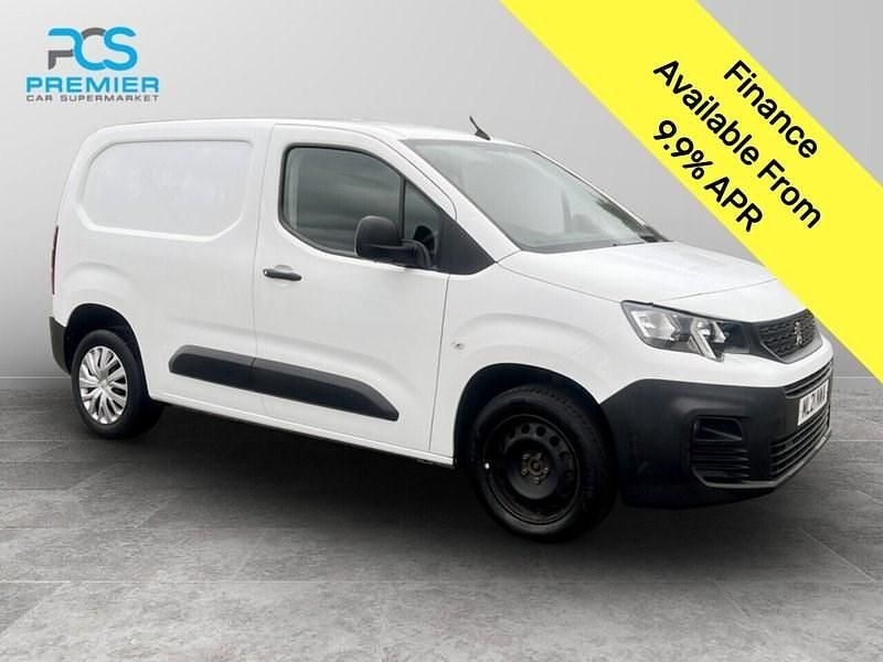 White Used 2021 Peugeot Partner MPV | £8,300 (Good price) - Image 1/3