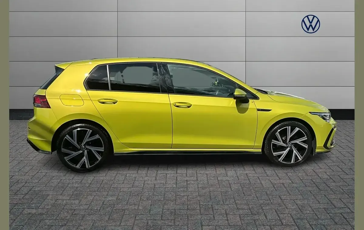 Used VW Golf VIII R-line 150 HP (110 kW) 2023 Yellow Hatchback