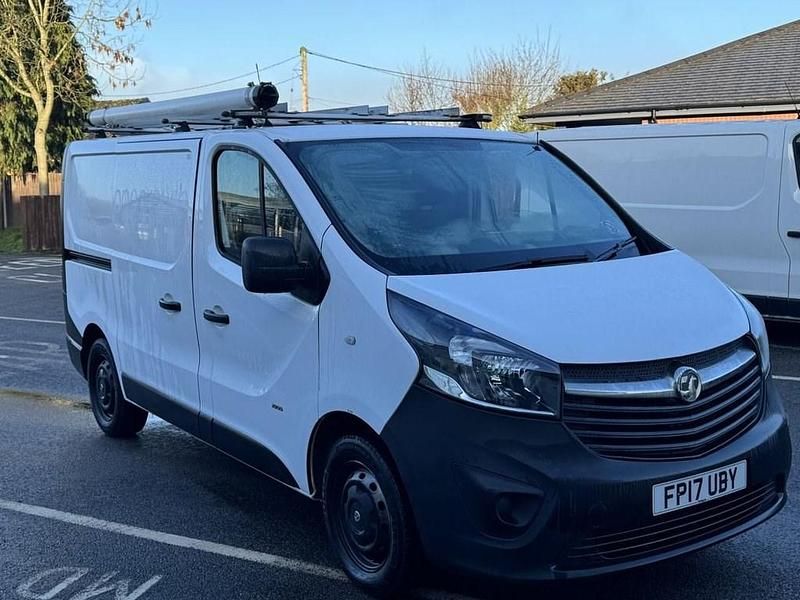 Used Vauxhall Vivaro S 95 HP (69 kW) 2017 White MPV