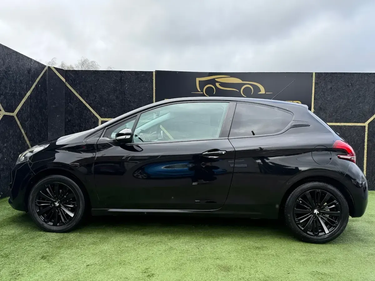 Used Peugeot 208 2018 Black Hatchback