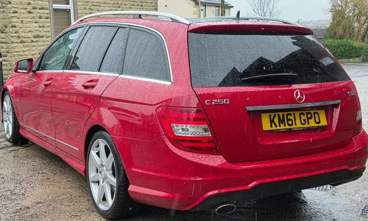 Begagnad Mercedes C250 Sport Edition 2011 Röd Kombi