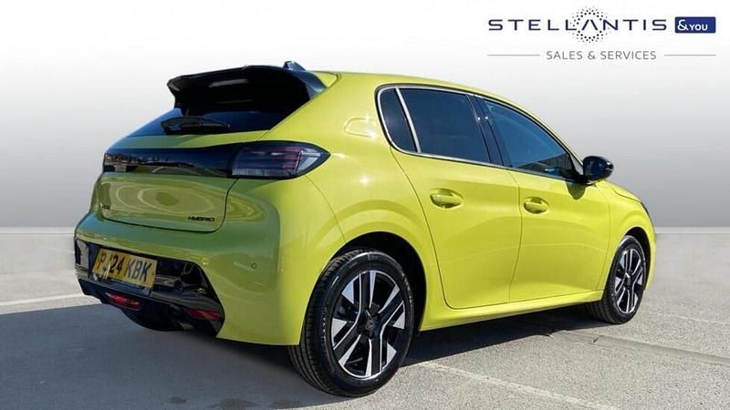 Used Peugeot 208 Allure 99 HP (72 kW) 2024 Hatchback