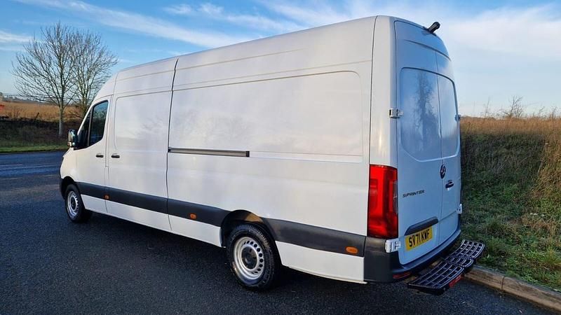 Used Mercedes Sprinter Progressive 148 HP (108 kW) 2021 White Van