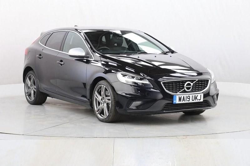 Used Volvo V40 R-Design Pro 152 HP (111 kW) 2019 Black Hatchback
