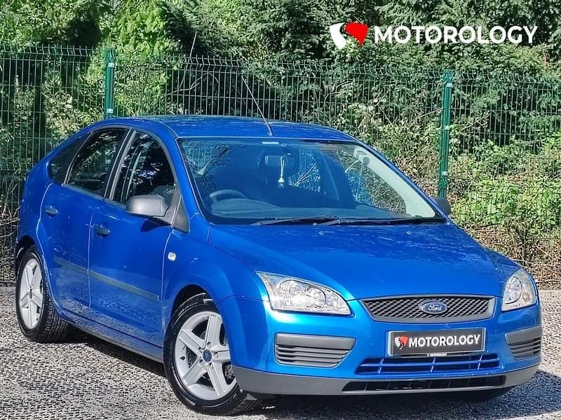 Begagnad Ford Focus 99 HK (72 kW) 2006 Blå Halvkombi