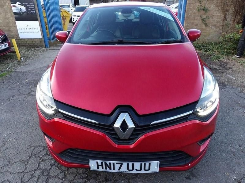 Used Renault Clio IV Dynamique 90 HP (66 kW) 2017 Red Hatchback
