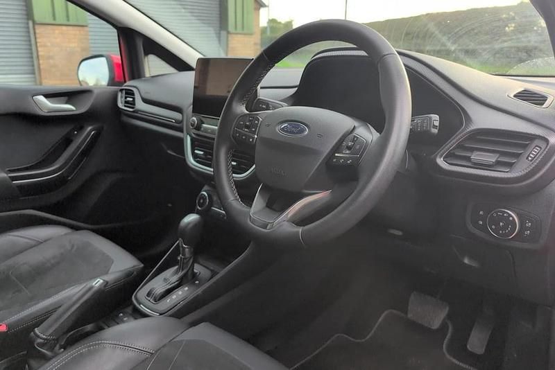 Usado Ford Fiesta Titanium 125 HP (91 kW) 2022 Vermelho Citadino