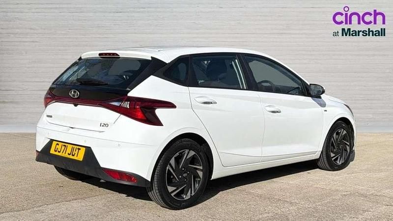 Used Hyundai i20 SE 100 HP (73 kW) 2021 White Hatchback