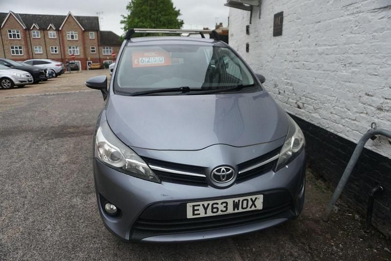 Used Toyota Verso Active 132 HP (97 kW) 2013 Blue MPV