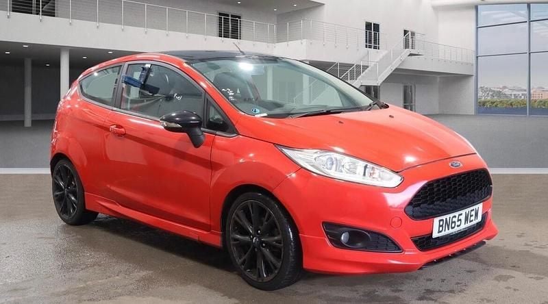 Used Ford Fiesta Zetec 140 HP (102 kW) 2015 Red Hatchback
