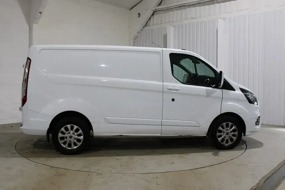 Begagnad Ford Transit Custom Limited 130 HK (95 kW) 2021 Vit Van