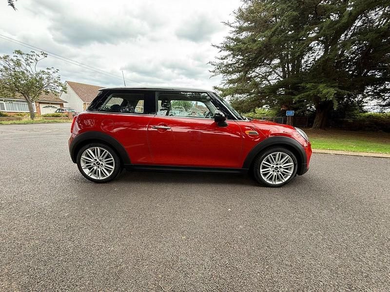 Used Mini Cooper Hatch 136 HP (100 kW) 2016 Red Hatchback