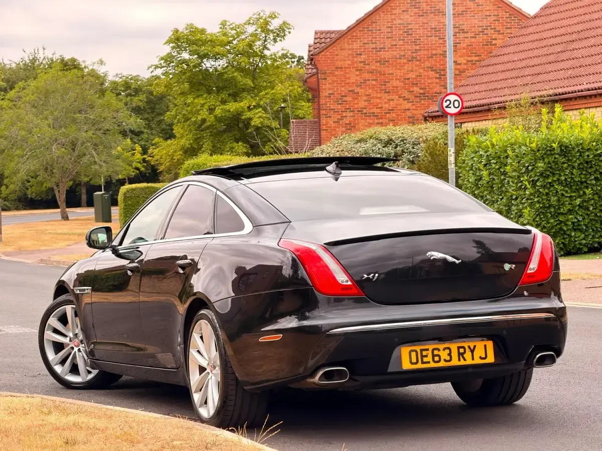 Used Jaguar XJ Portfolio 275 HP (202 kW) 2014 Black Sedan