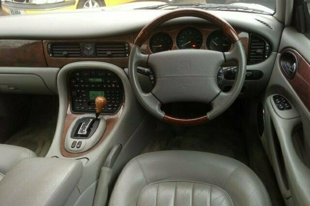 Used Jaguar XJ8 240 HP (176 kW) 2000 Sedan