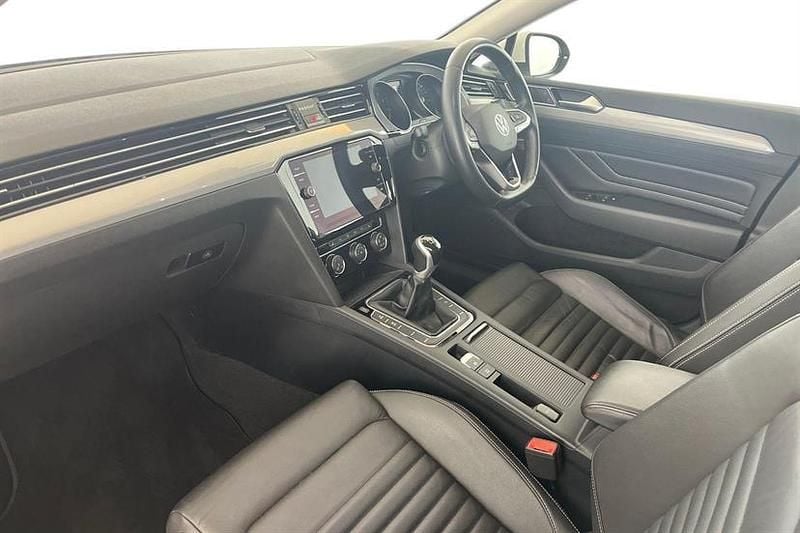 Used VW Passat SEL 150 HP (110 kW) 2020 White Sedan