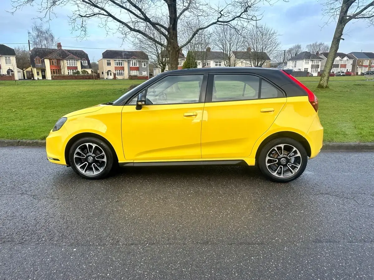 Used MG MG3 106 HP (77 kW) 2016 Yellow Hatchback