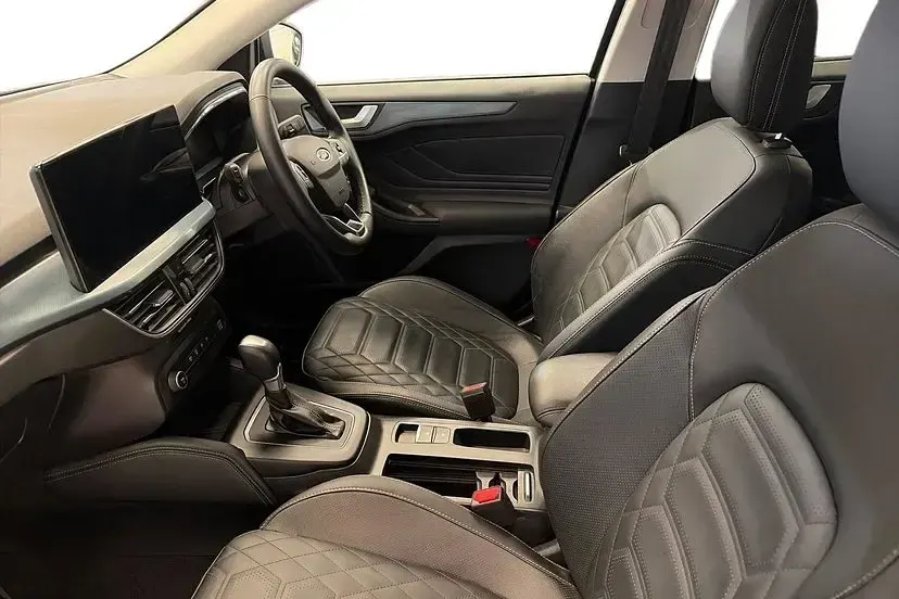 Used Ford Focus Active X 125 HP (91 kW) 2023 Black Estate