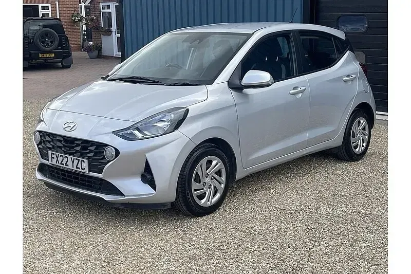 Used Hyundai i10 SE 67 HP (49 kW) 2022 Silver Hatchback