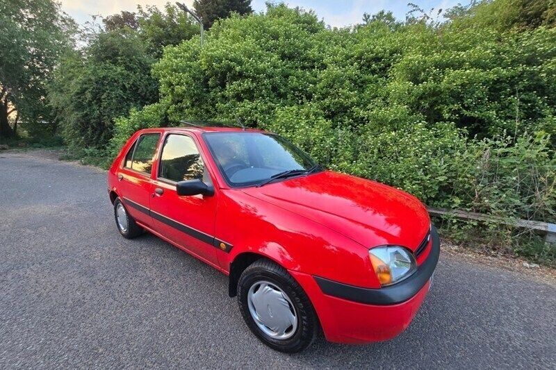 Red Used 2000 Ford Fiesta Finesse Hatchback | £795 - Image 1/1