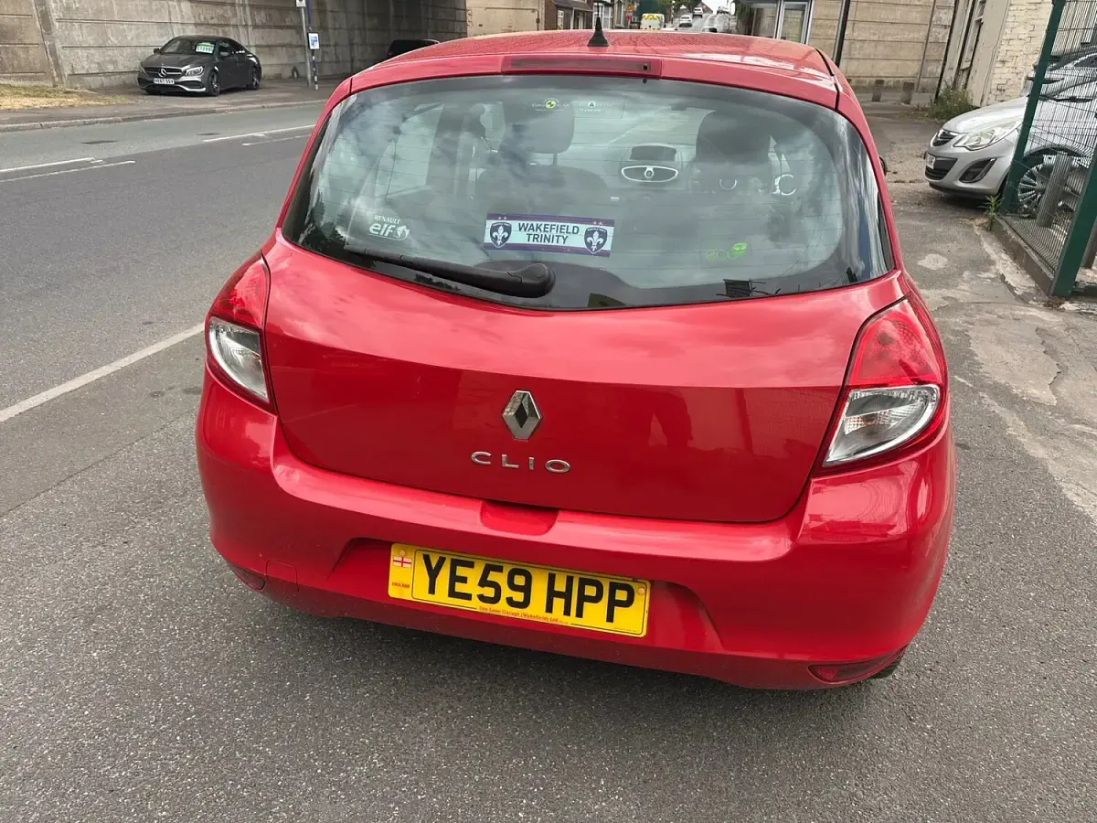 Used Renault Clio Expression 75 HP (55 kW) 2009 Red Hatchback