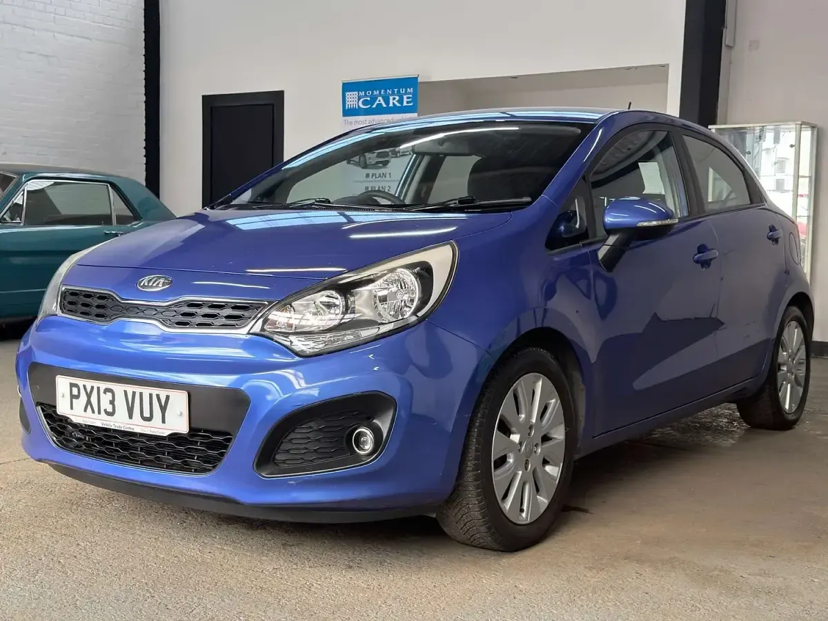 Used Kia Rio 84 HP (61 kW) 2013 Blue Hatchback
