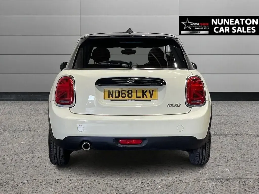 Usado Mini Cooper Classic 136 CV (100 kW) 2019 Blanco Utilitario