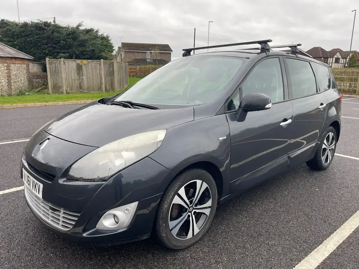 Usado Renault Grand Scénic III Bose Edition 110 CV (80 kW) 2011 Gris Monovolumen
